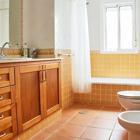 4 Bedroom Beautiful In *