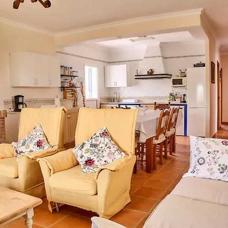 Holiday home 4 Bedroom Beautiful In