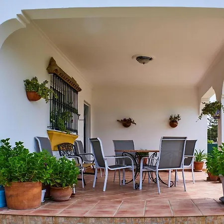4 Bedroom Beautiful In Holiday home