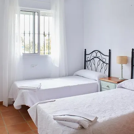 4 Bedroom Beautiful In Casa vacanze Conil De La Frontera